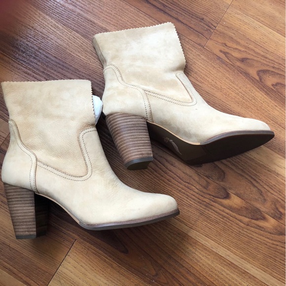 Authentic Ugg suede leather heeled boots size 8.5 - Picture 4 of 5